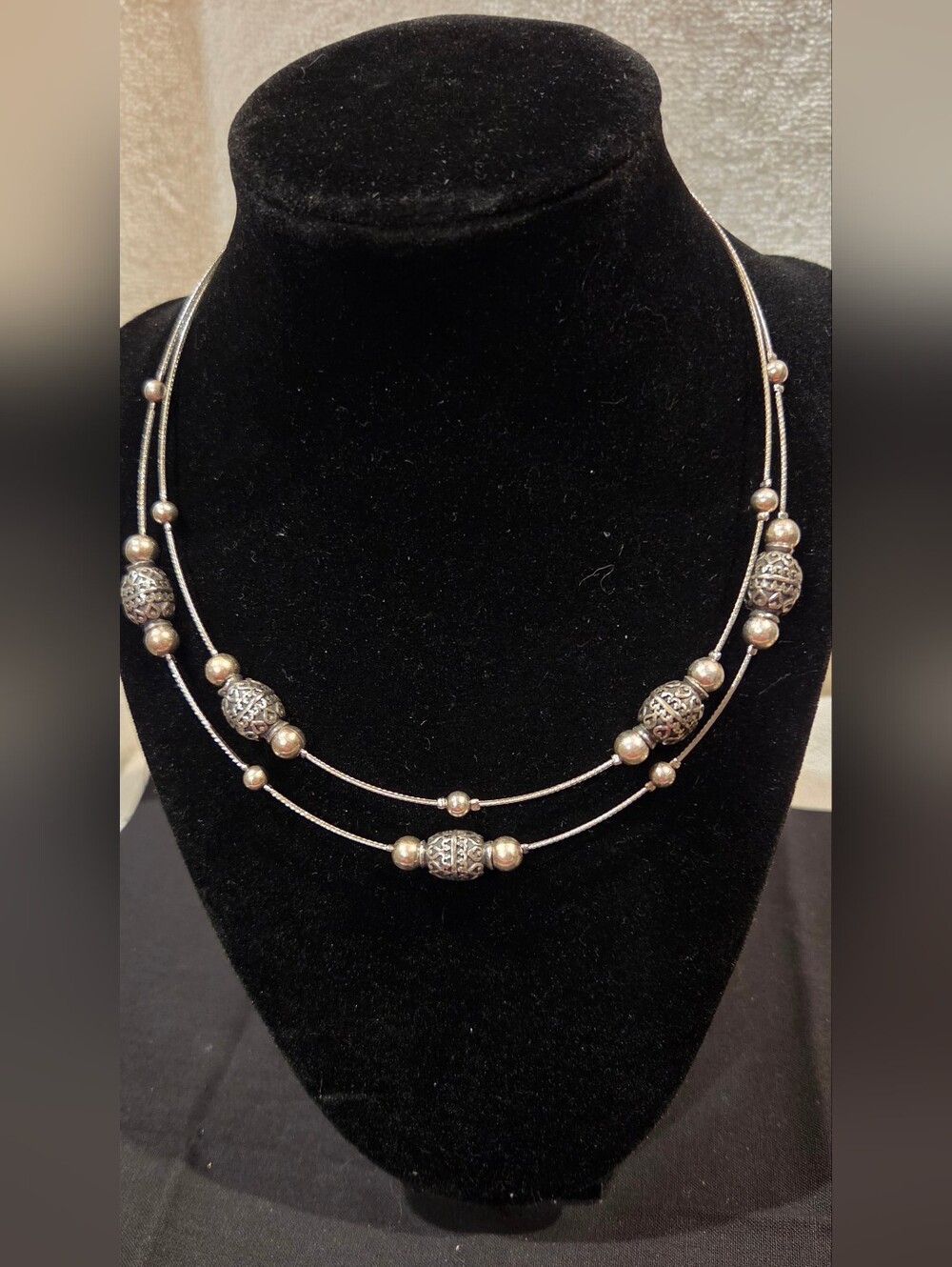 DOUBLE STRAND WIRE NECKLACE WITH SILVERTONE BEADS AND DESIGN BEADS